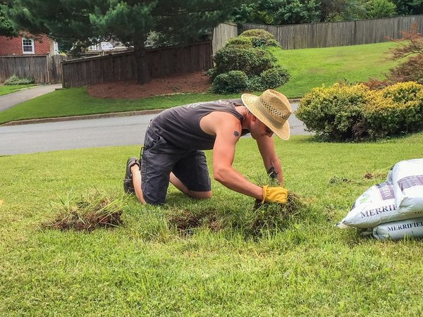 Tendance 2024 : porte-clés mini sneakers chic